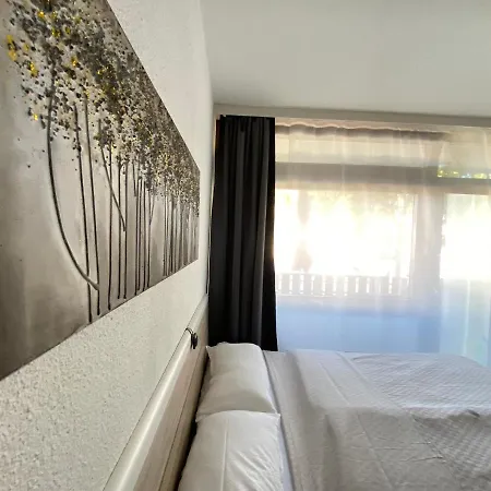 20qm Mit Balkon Und Innenpool - 22031 아파트 슈룩흐제